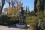 ド・ゴール将軍広場のセザンヌ像