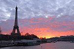 パリ/夕日に染まるエッフェル塔