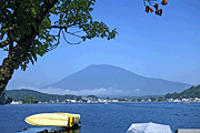 早朝の野尻湖と黒姫山